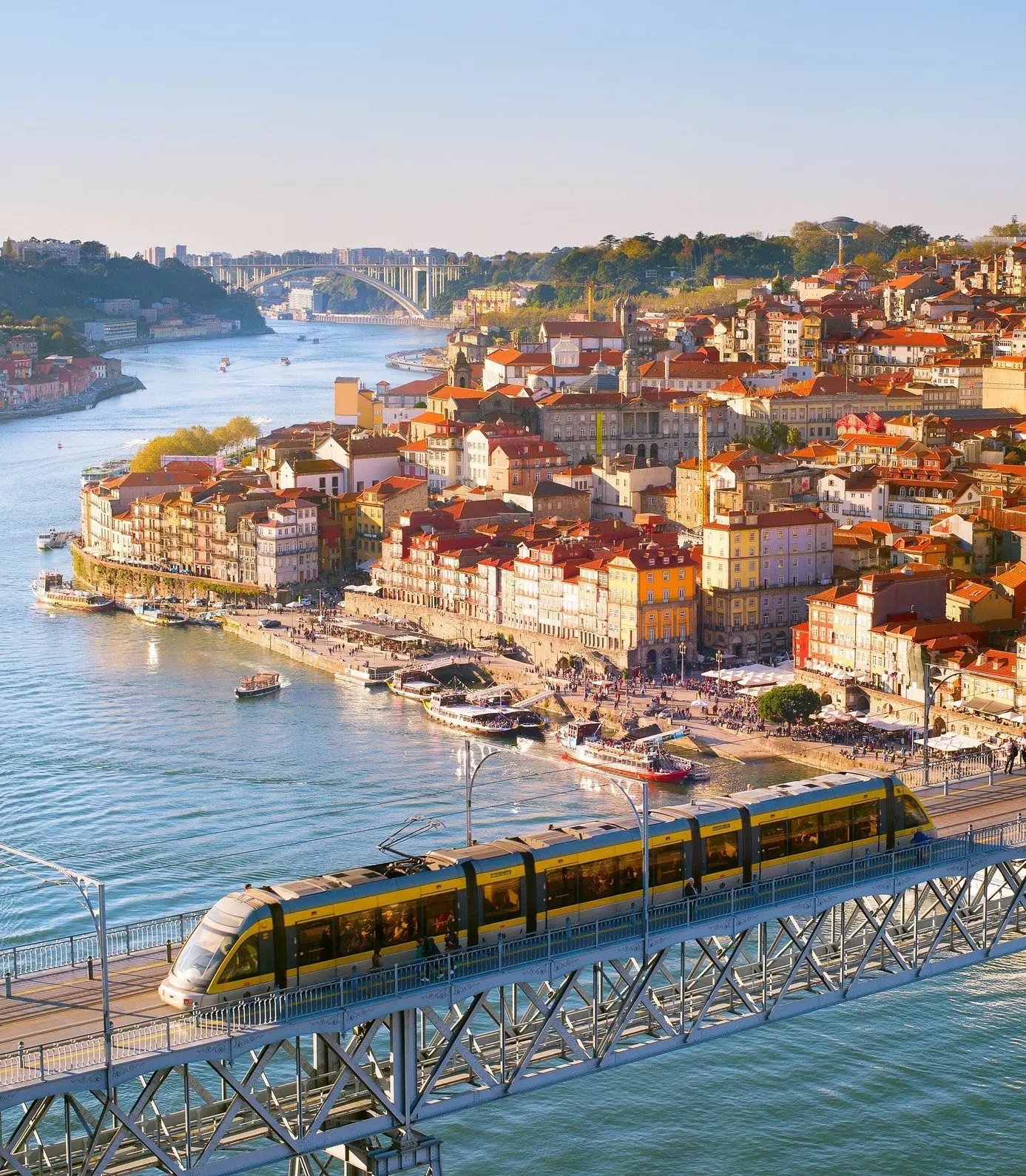 Porto - © joyfull/shutterstock Train
