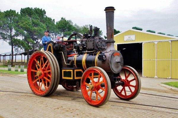 Traction engine